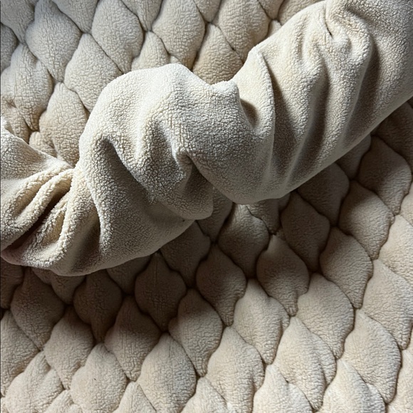 Free People Pucker Up Fleece Elegant Cream Quilted Shoulder Bag New - Picture 5 of 6